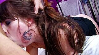 Allya in Hardcore Amateur Scene met Wild Rijden