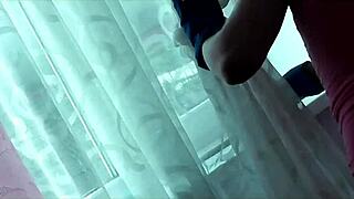 性感金发光逼手活在公共卧室