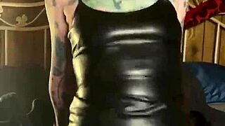 Questa MILF orgasmi forte mentre cavalca il suo dildo?