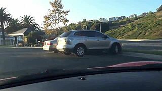 Nadia liže ritko in jebe svojega moškega, šepetajoč vzemi v boy scouts