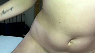 Szeretném lenyalni ennek a vad menyasszonynak a tátongó seggét?