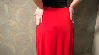 गर्म मिल्फ टाइट ड्रेस में पैंटी लाइन दिखाकर टेस करती है