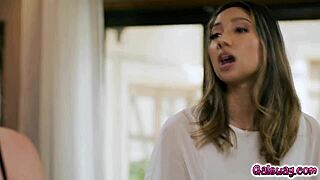 लेस्बियन थ्रीसम फीट लिकिंग स्टन्स ऐना क्लेयर क्लाउड्स के साथ