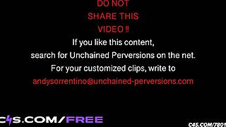 Aksi tenggorokan intens sama cewek brunette