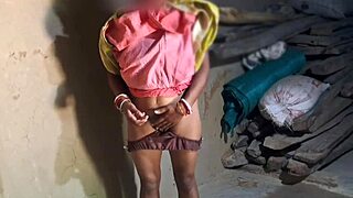 Tamil Cuckold-Paar schleicht zu schnellem Fick auf Party