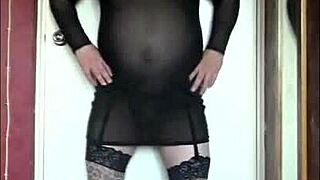 Настављам док не прогутам пишање другог мушкарца да сви виде