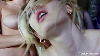 Acción lésbica caliente y kink