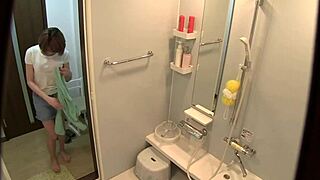 フラストレーション溜まった美人妻がAVでイキまくる