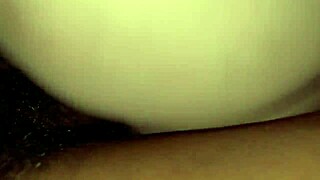 Üvey baba genç üvey kızının sıkı amını pompalıyor