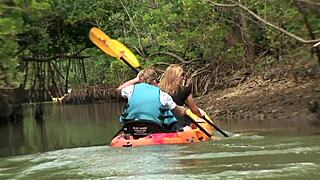 Teen Kira Lynn entrega acción intensa de culo