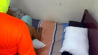 Stedmor rører stedsøster, jeg hopper med og knepper hende