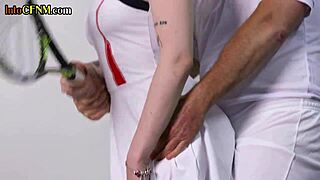 CFNM tenisz femdom milfok és csajok csoportos kézi