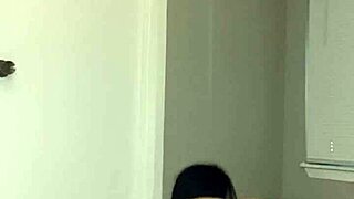 Uită-Te Cum Sunt Manipulată Brutal și Linsă Tare