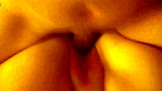 W Tampa Bay dojrzała amatorka dostaje creampie w cipkę w POV