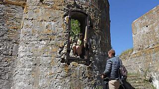 Naken fotoseanse på forlatt Totleben Island militærbase
