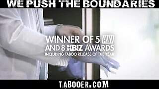 Skyler Storm knuller intenst Nathan Bronson foran Haley Spades